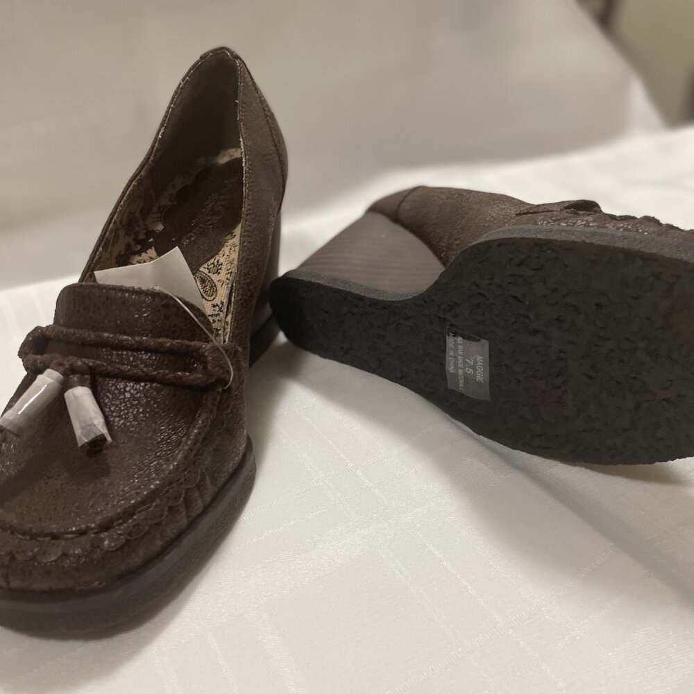 Shoes - Picture 2 of 3